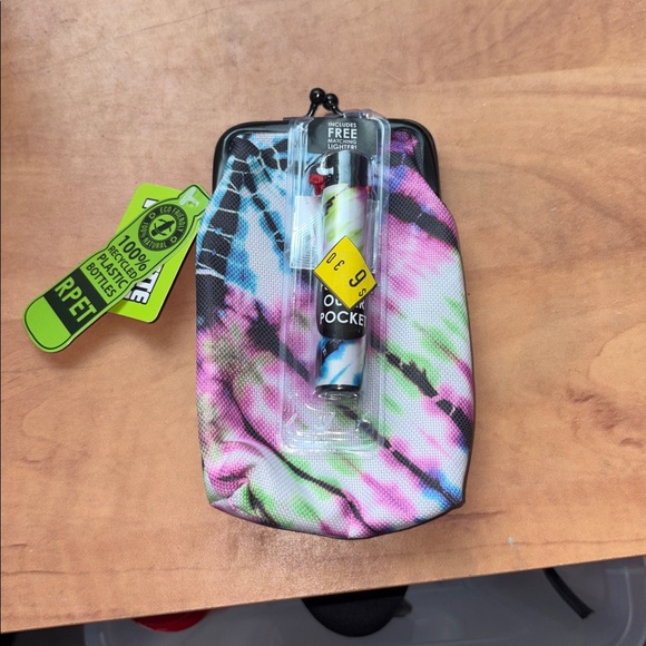 Accessories - Cigarette pouch with lighter